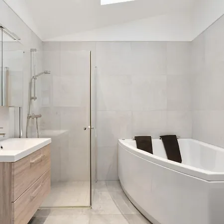 Architectural Gem At Nostet With Bathtub And Balcony Apartment *