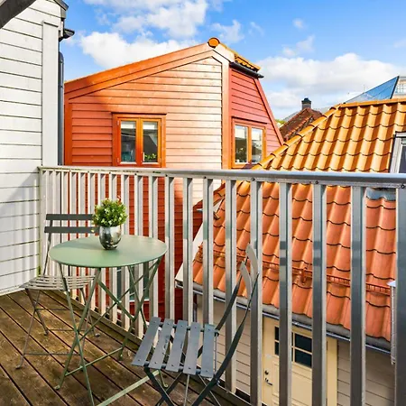 Apartment Architectural Gem At Nostet With Bathtub And Balcony Bergen