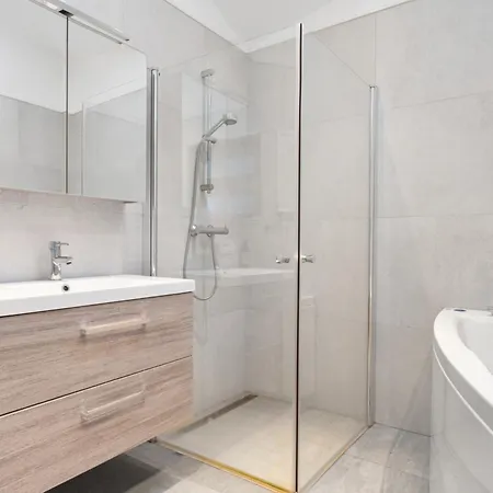 Architectural Gem At Nostet With Bathtub And Balcony Bergen